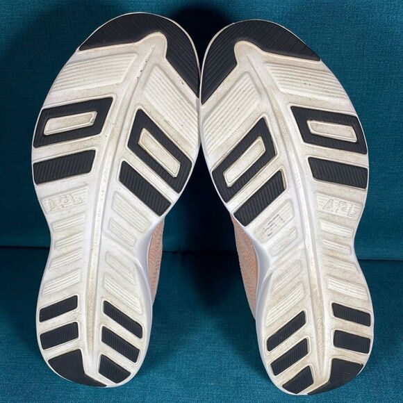 Size 10 - Women’s APL Pink Running shoes - Picture 8 of 9